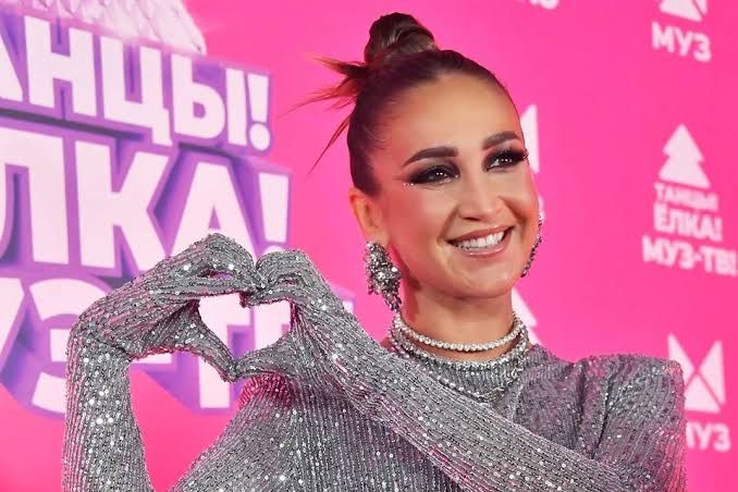 Бузова: история девушки, которая прошла путь от реалити до поп-сцены