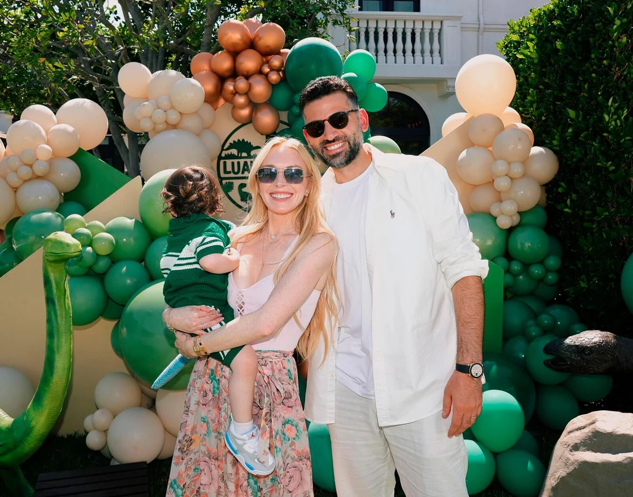 lindsi-lokhan-narodyla-syna-narodzhennia-luaya-ta-nova-hlava-zhyttia-zirky-baf0