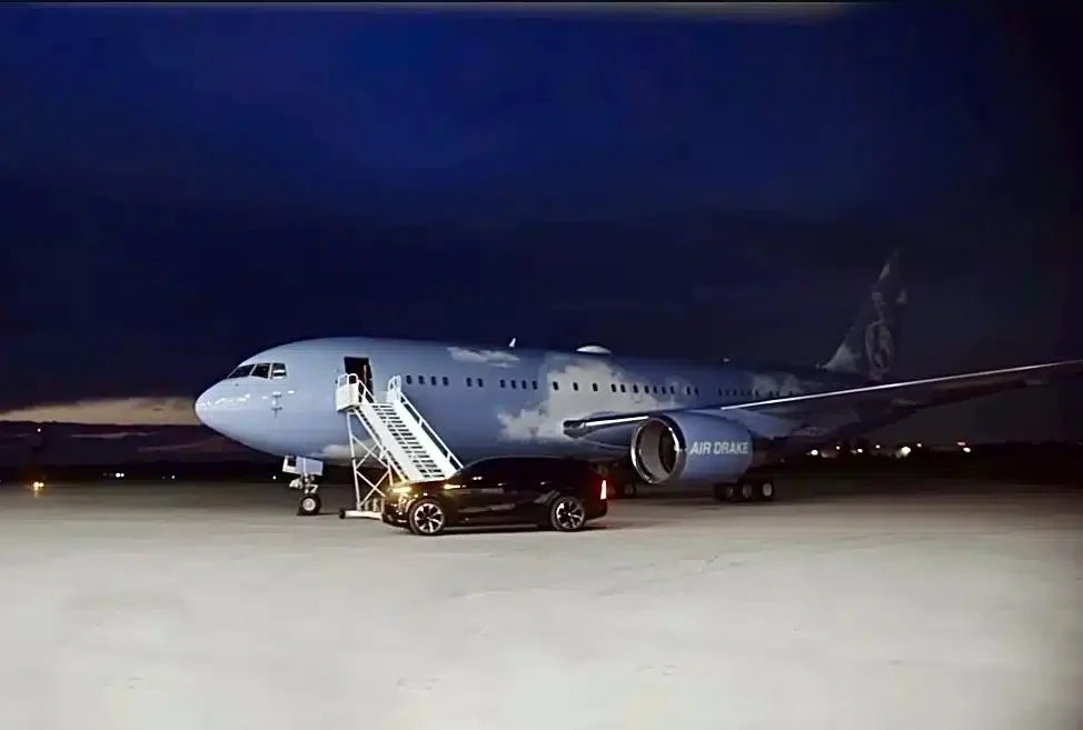 літак-дрейка-air-drake-boeing-767-який-став-символом-розкоші-aae1